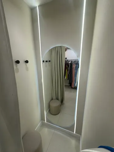 Vendo três espelhos