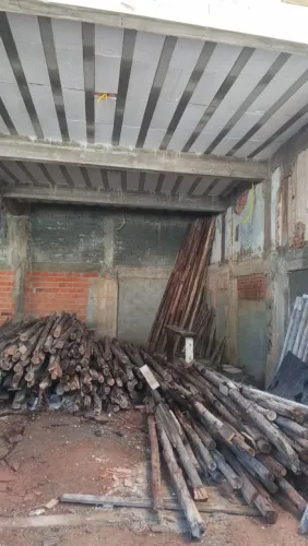 200 PONTALETES DE EUCALIPTO USADOS 3,70MT A 4,00MTS /// R$15,00 CADA PEÇA ( SÓ RETIRADA ) 