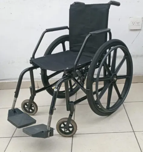 Cadeira de Rodas Dobrável para Mobilidade e Pós-Operatório até 90kg