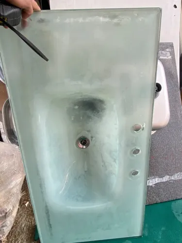Pia de banheiro em vidro transparente