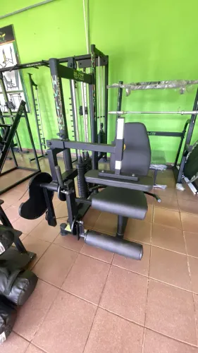 Cadeira extensora/ flexora sentado 80kg de carga