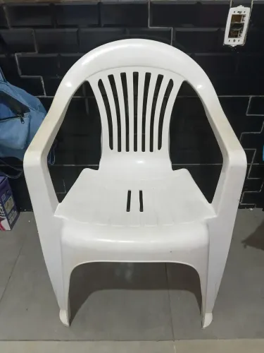 Cadeiras de plástico