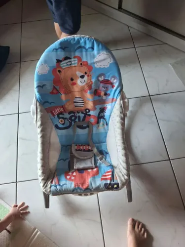 Cadeira de balanço infantil 