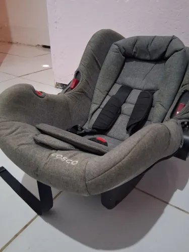 Cadeirinha de bebê Cosco confortável e segura