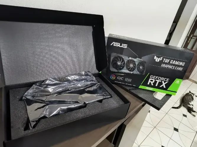 ASUS TUF Gaming RTX 3060 12GB - Placa de Vídeo Gamer (Completa na Caixa)