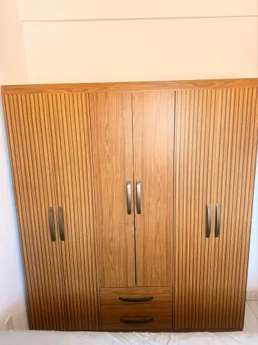 Vende-se guarda roupas 6 portas