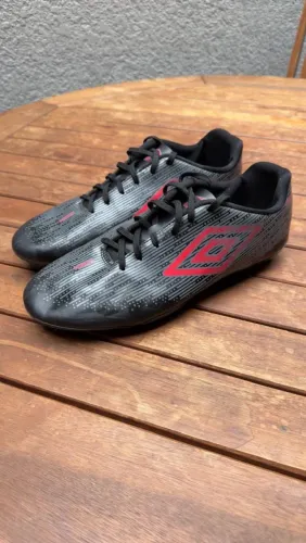 Chuteira de Campo Umbro