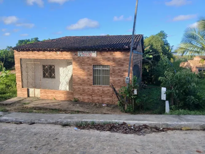 Vende -se uma casa
