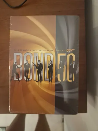 Edição de 50 anos de bond 007 incluindo filme skyfall