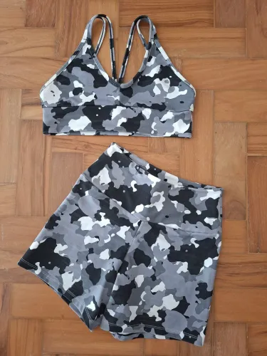 Conjunto fitness camuflado 