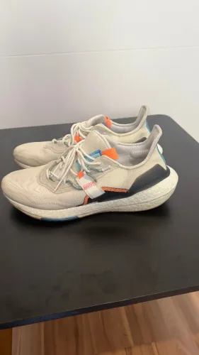 Tênis Adidas Ultraboost 22