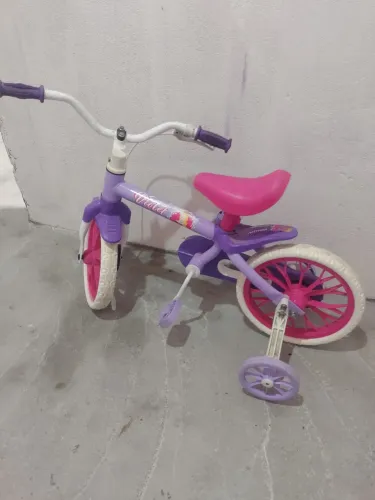 Bicicleta feminina apenas marcas de uso
