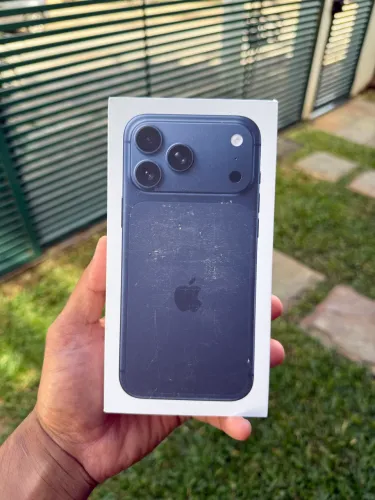 iPhone 17 Pro Max lacrado