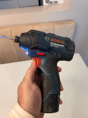 Parafusadeira de Impacto Bosch 12V GDR 120-LI perfeita