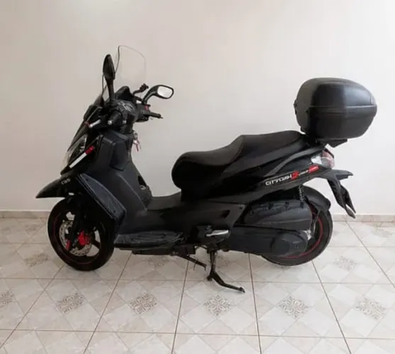 Citycom 300S 2016 41.100KM com baú givi 45L R$12.500
