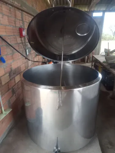 Resfriador de leite mais ordenha