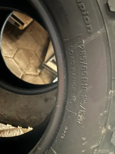 4 pneus bf goodrich 285/65 aro 18