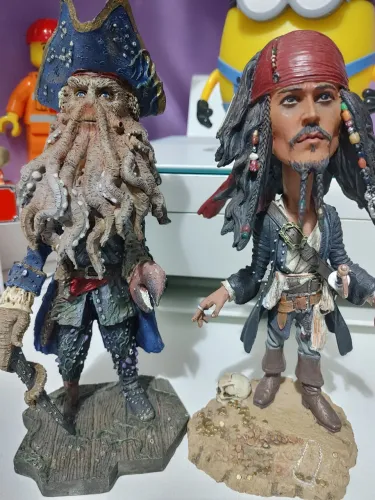 Head knockers Neca Piratas do Caribe (DETALHE)