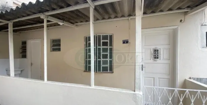 Casa com Varanda para Alugar em Vila Amélia Duque de Caxias - R$ 750