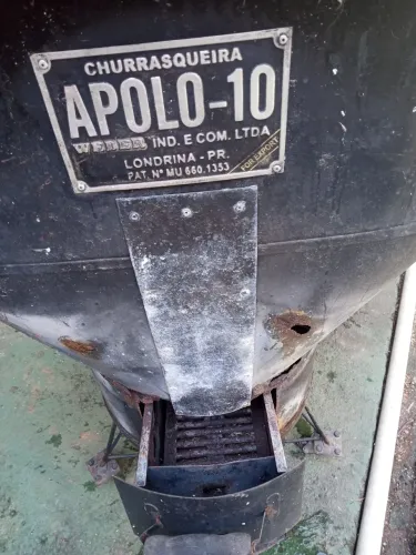 Churrasqueira Apolo 10. Vendo em boas condições de uso...