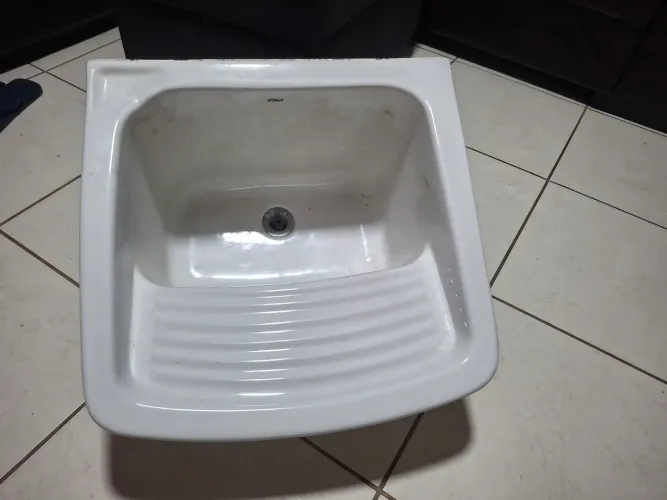 Tanque de loça.