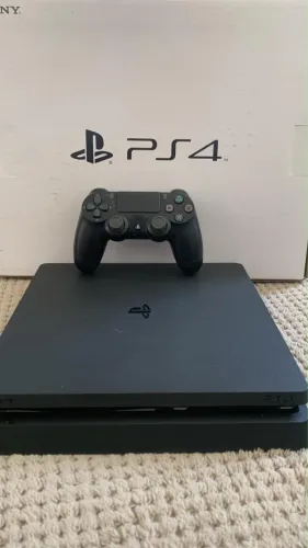 PlayStation 4 pouco usado