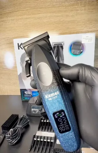 Máquina de cortar cabelo kemei 1670 com base carregador