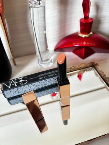 Batom nars Nude 