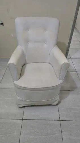 Poltrona de Amamentação com Balanço em Corino Branco