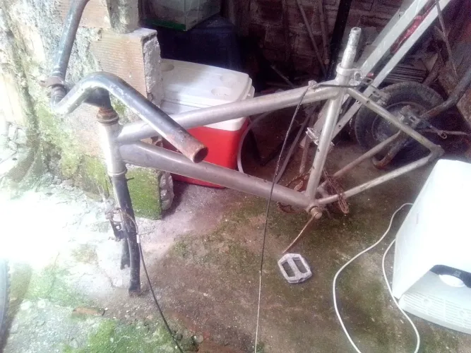 Quadro mas guidom mais Z mas garfo mas pedal mas corrente