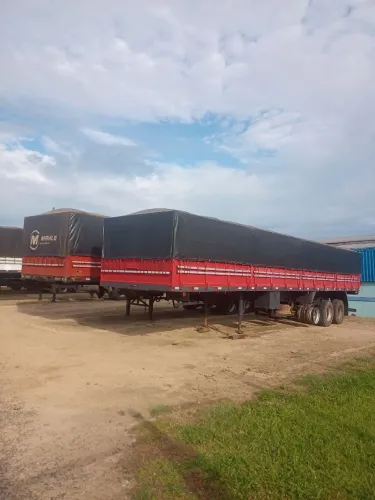 Carreta graneleiro / porta container.