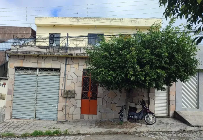 ALUGUEL CASA BAIRRO PETROPOLIS AMPLA E COM QUINTAL EXCELENTE OPORTUNIDADE