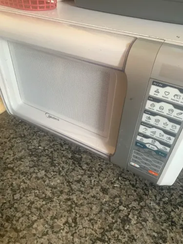 Microondas com pequeno defeito 