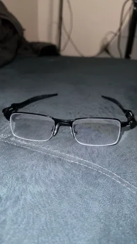 Armação oakley preto