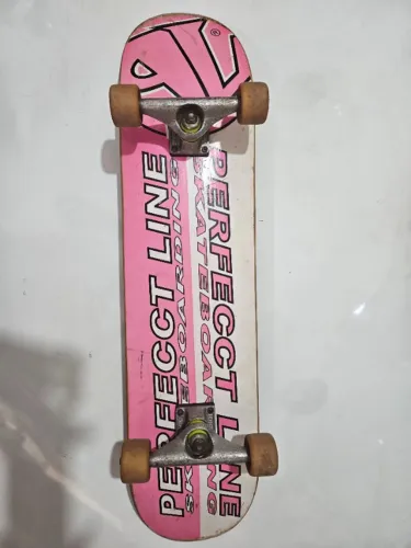 Skate (Truck Independent, Shape Perfect Line, Rolamentos Spitfire)