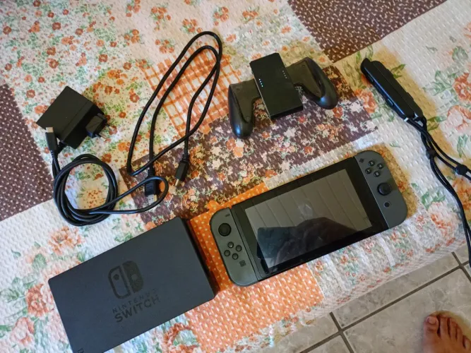 Nintendo Switch V2 Destravado via Chip + sd 128gb cheio de jogos