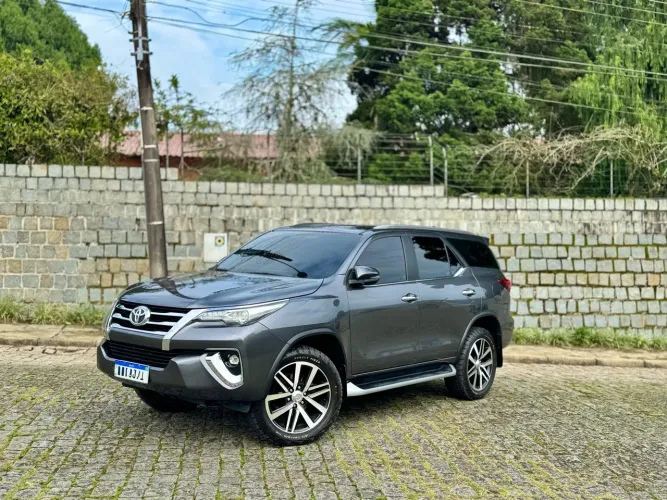 Toyota Hilux SW4 SRX 4X4 2.8 TDI 16V Dies. Aut. 2020