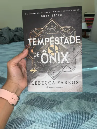 Livro: Tempestade de Ônix - terceiro livro de quarta asa Rebeca Yarros