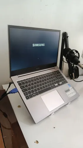 Samsung Book E20