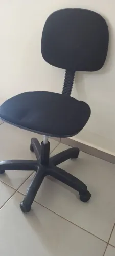 Cadeira Giratoria simples, cor preta, caramelo, azul