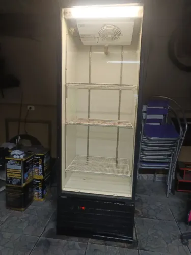 Geladeira expositora resfriados e congelados podendo alterar a sua temperatura com degelo 