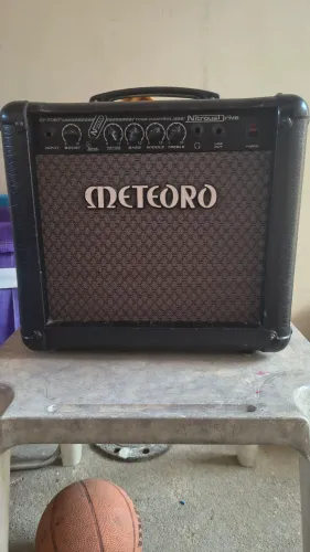 Cubo para guitarra meteoro nitrous drive 