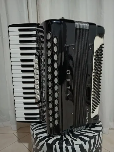 Vende-se Acordeon