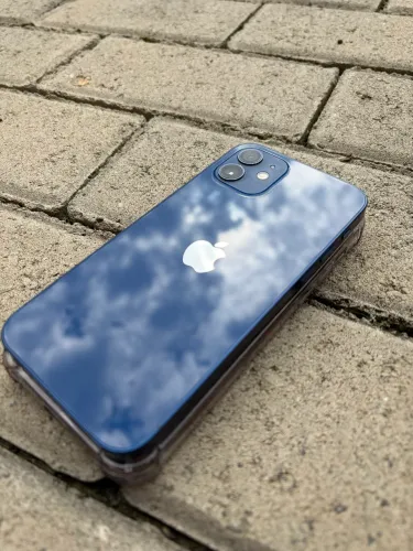 iPhone 12 azul