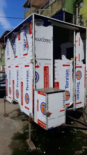 Food truck! Nunca usado, ainda está na fábrica. Pronto pra uso! Posso financiar rápido.
