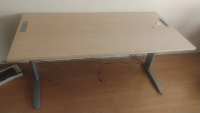 Mesa de escritório com cadeira escritório