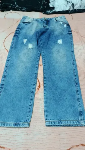 Calça Jeans Reta Azul Claro - Estilo Casual com Rasgados Leves