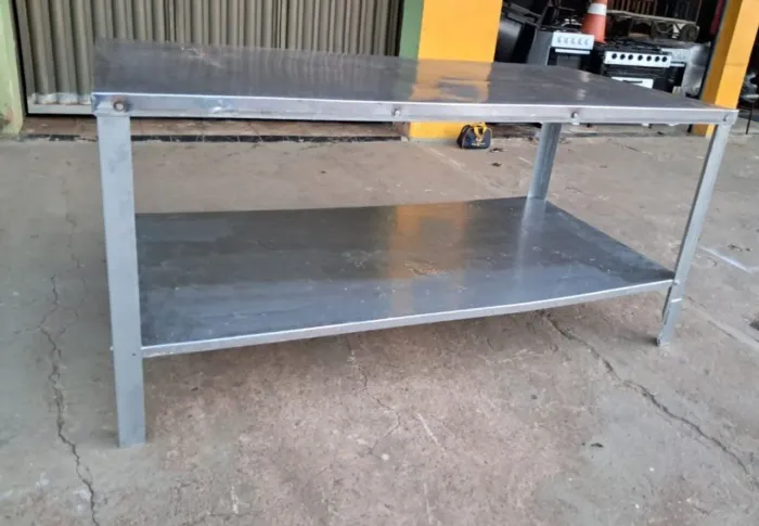 mesa inox para manipulação de alimentos
