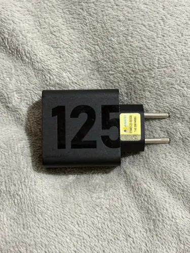 Carregador original de 125w semi novo