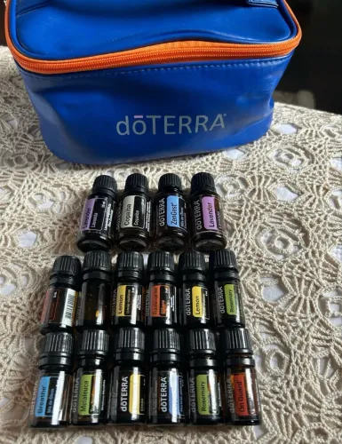 Frascos vazios DoTerra e Necessaire